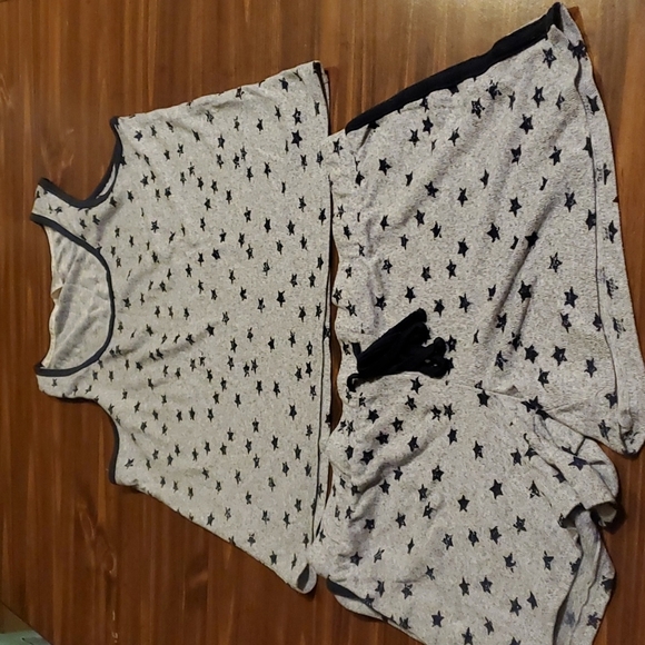 Pajama set - Picture 1 of 3